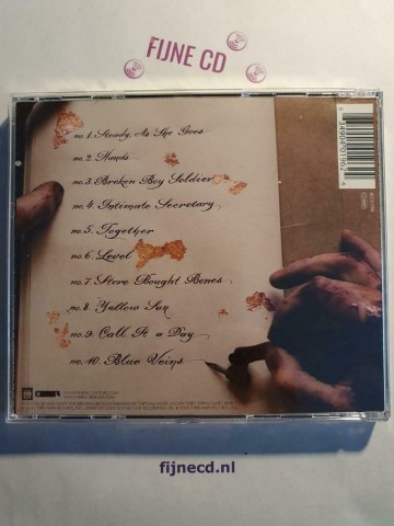 Back cd the raconteurs   broken boy soldiers   0634904019624