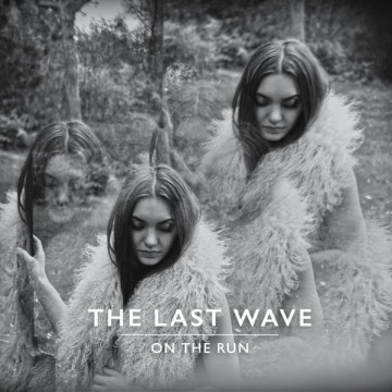 Cover cd the last wave   on the run   8716059008899