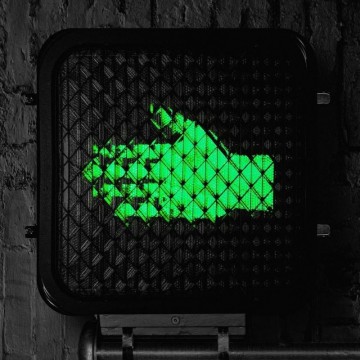 Cover cd the raconteurs   help us stranger   5051083148009