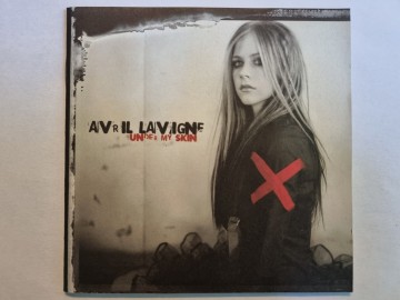 Front cd avril lavigne   under my skin   0828766034523