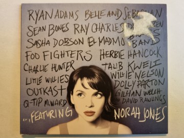 Front cd norah jones   featuring   5099990986826