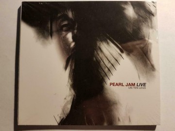 Front cd pearl jam   live on ten legs   0602527548814