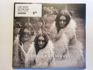 Front cd the last wave   on the run   8716059008899