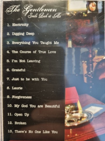 Tracks cd the gentlemen   smile back at me   5014182043026
